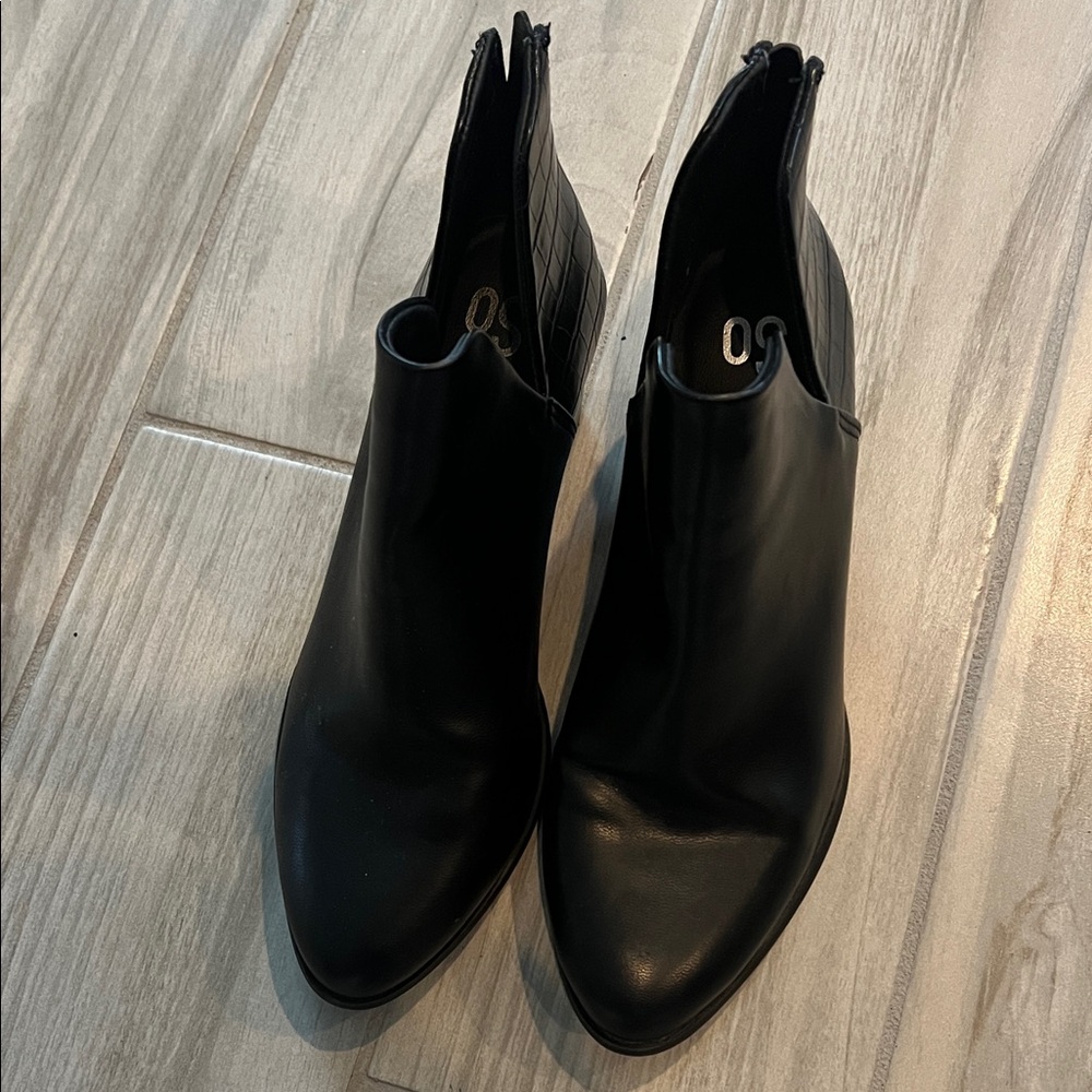 SO Sleek Black Ankle Booties